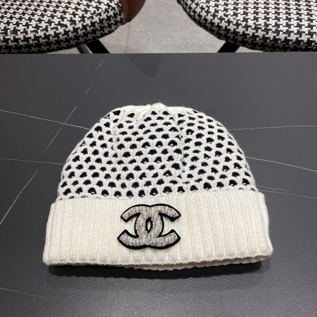  Chanel香奈儿秋冬网红时尚博主推荐款毛线帽，小红书爆款，手感超柔软舒适的针织线帽，弹性极佳！