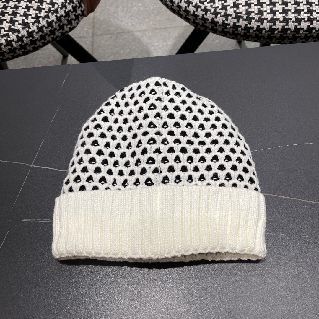  Chanel香奈儿秋冬网红时尚博主推荐款毛线帽，小红书爆款，手感超柔软舒适的针织线帽，弹性极佳！