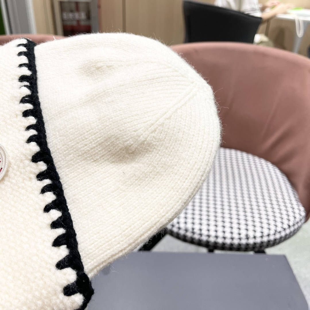  MONCLER（蒙口）韩系氛围高级感针织帽子女秋冬
时尚毛线帽宽松显脸小套头冷帽