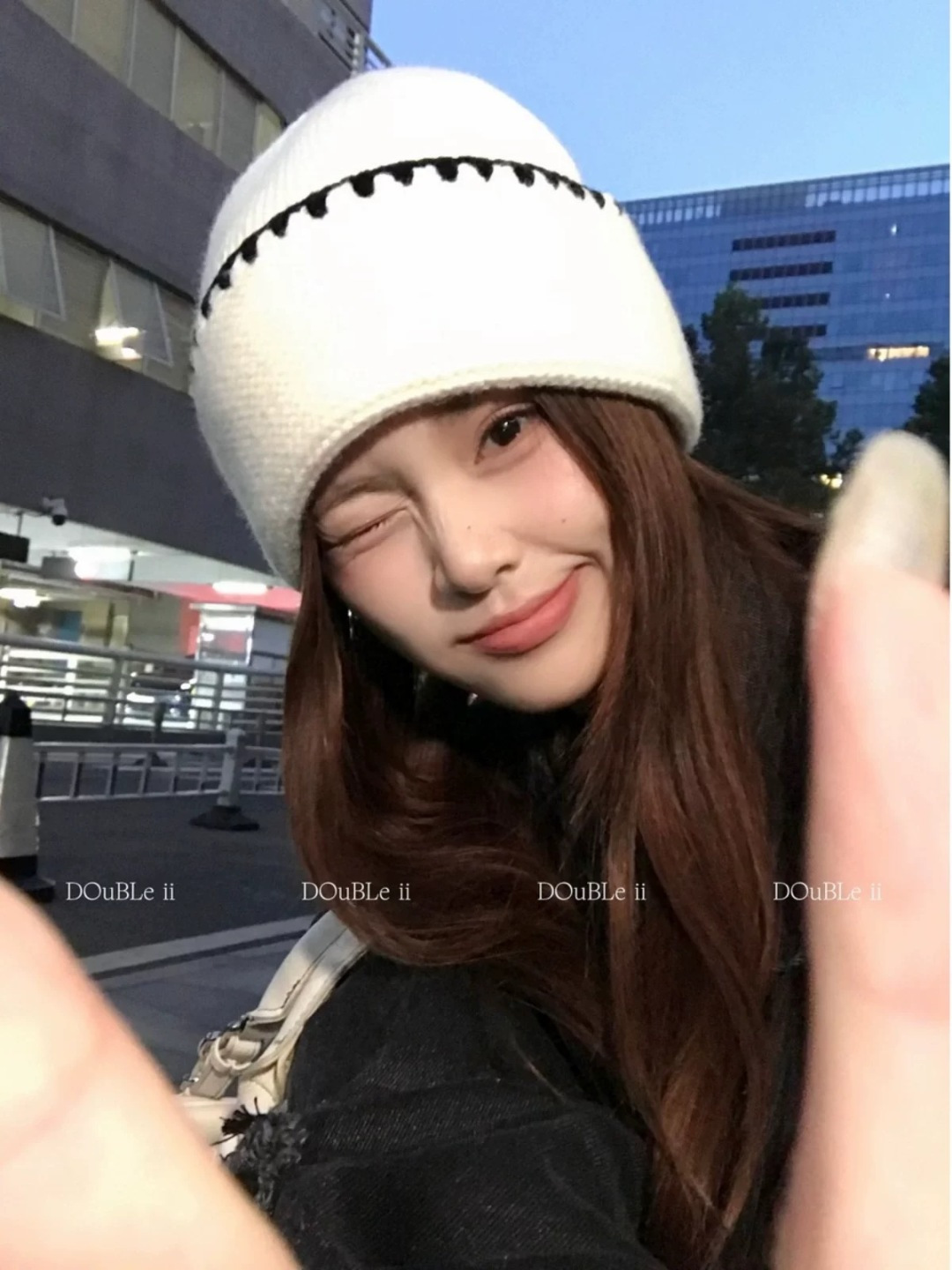  MONCLER（蒙口）韩系氛围高级感针织帽子女秋冬
时尚毛线帽宽松显脸小套头冷帽