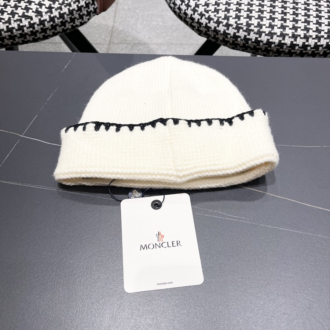  MONCLER（蒙口）韩系氛围高级感针织帽子女秋冬
时尚毛线帽宽松显脸小套头冷帽