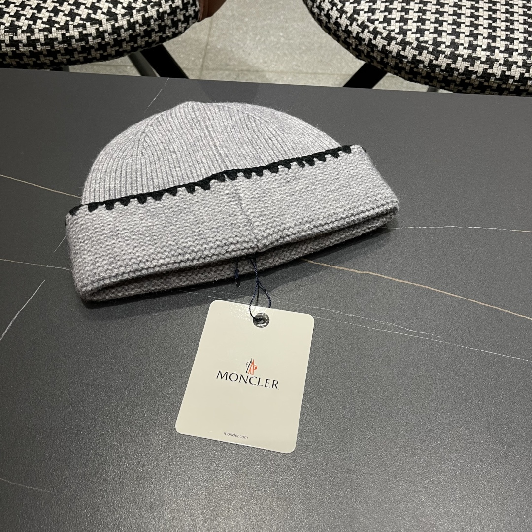  MONCLER（蒙口）韩系氛围高级感针织帽子女秋冬
时尚毛线帽宽松显脸小套头冷帽