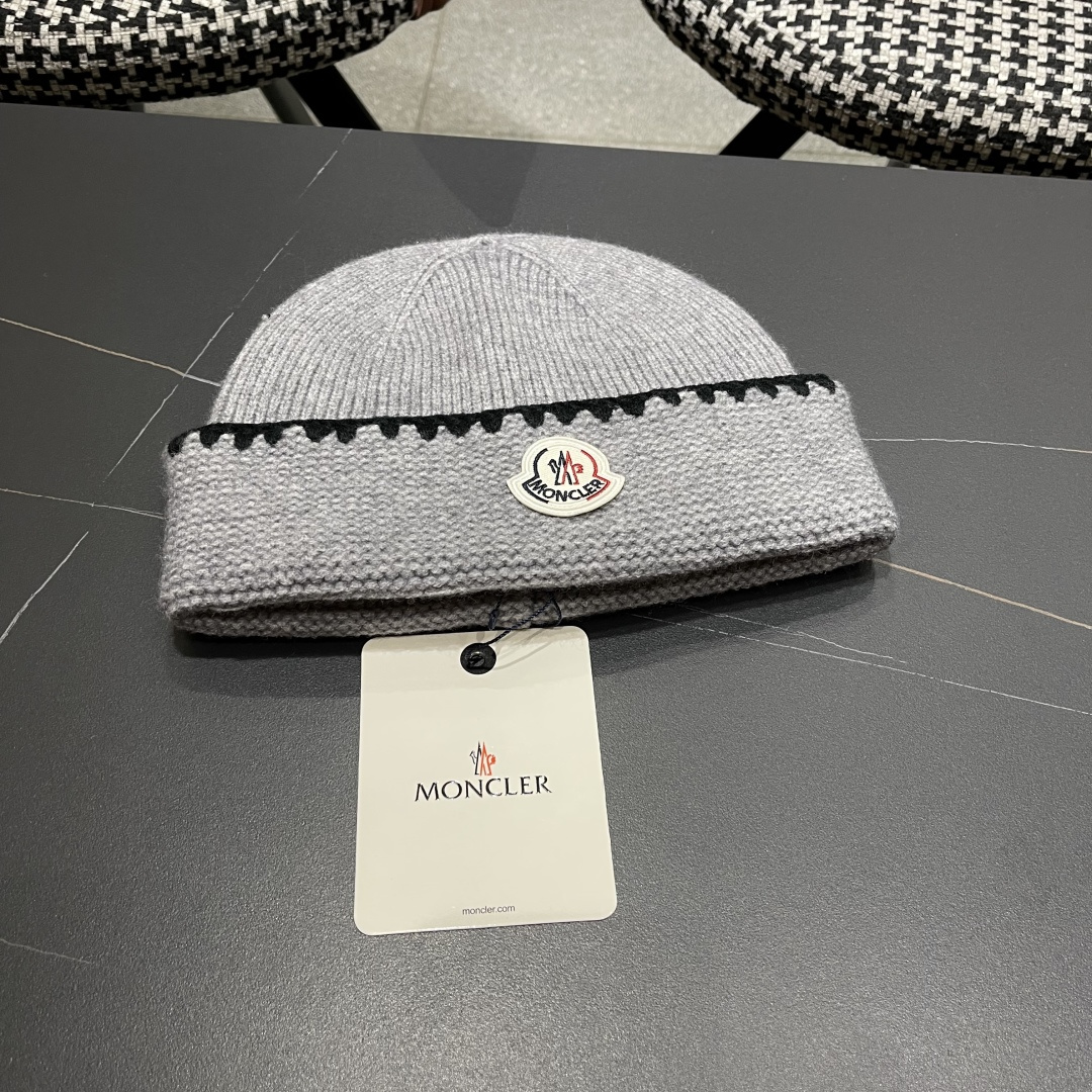  MONCLER（蒙口）韩系氛围高级感针织帽子女秋冬
时尚毛线帽宽松显脸小套头冷帽