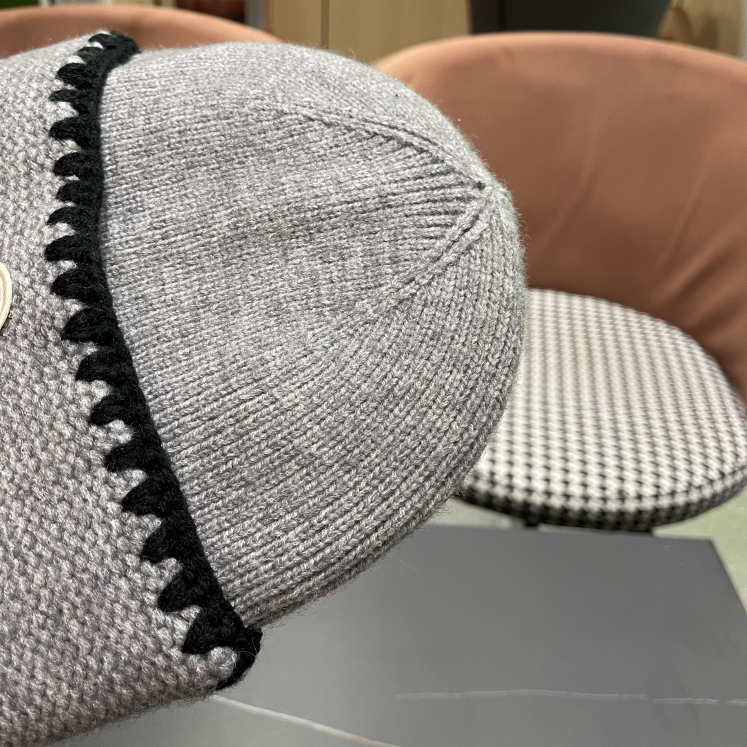  MONCLER（蒙口）韩系氛围高级感针织帽子女秋冬
时尚毛线帽宽松显脸小套头冷帽