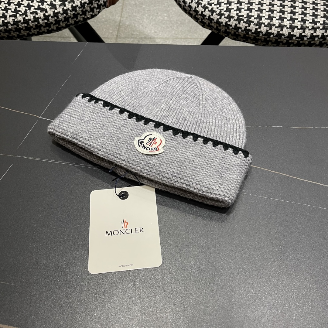  MONCLER（蒙口）韩系氛围高级感针织帽子女秋冬
时尚毛线帽宽松显脸小套头冷帽
