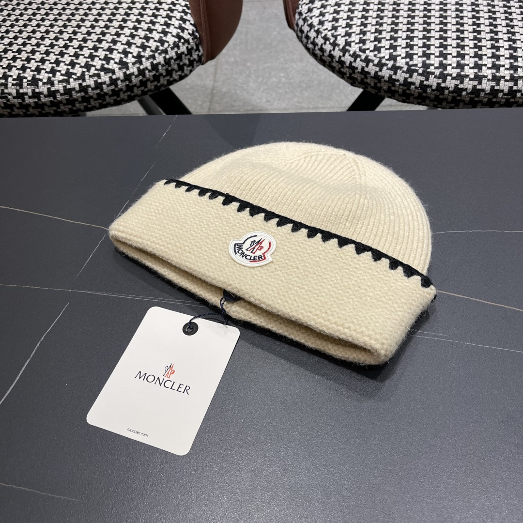  MONCLER（蒙口）韩系氛围高级感针织帽子女秋冬
时尚毛线帽宽松显脸小套头冷帽