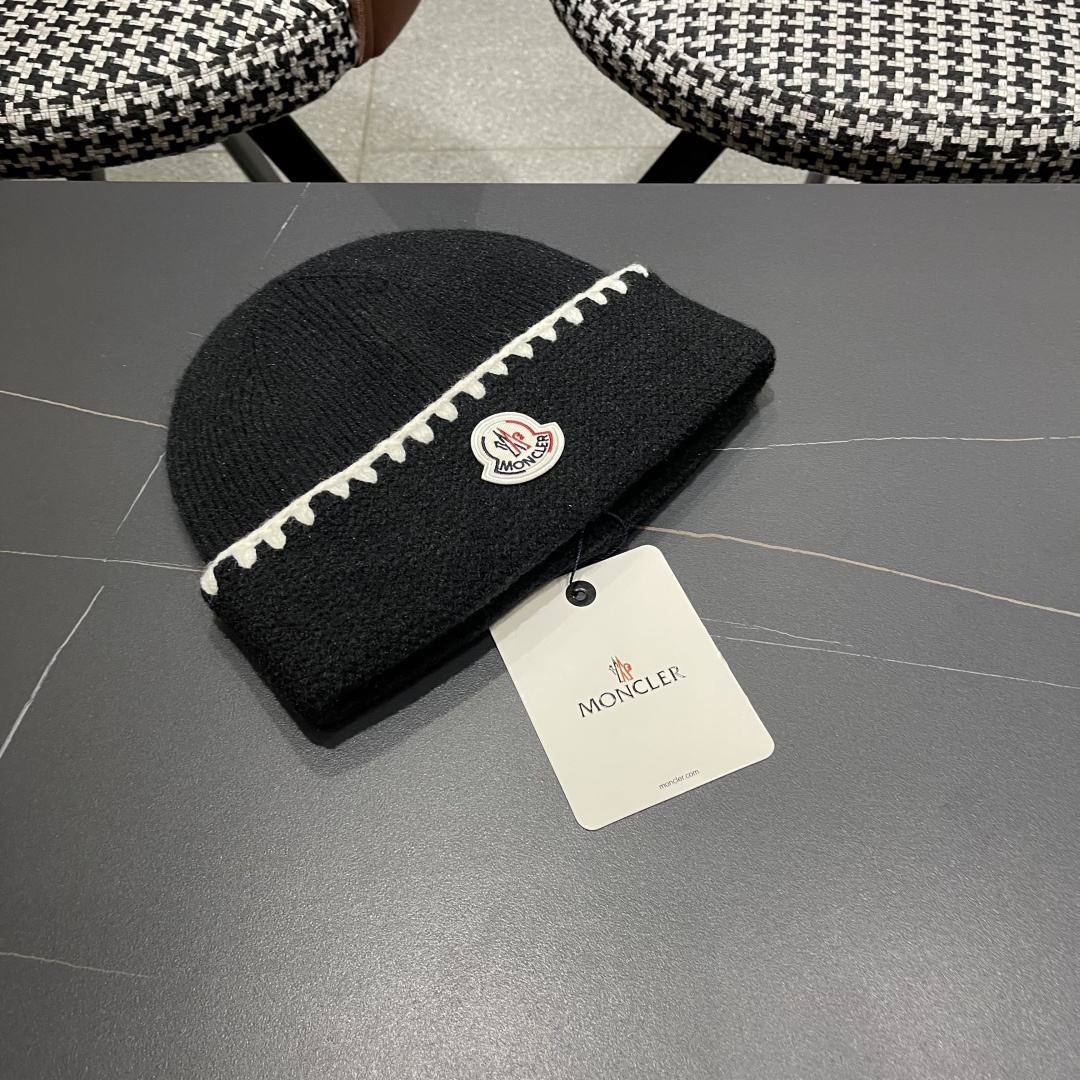  MONCLER（蒙口）韩系氛围高级感针织帽子女秋冬
时尚毛线帽宽松显脸小套头冷帽