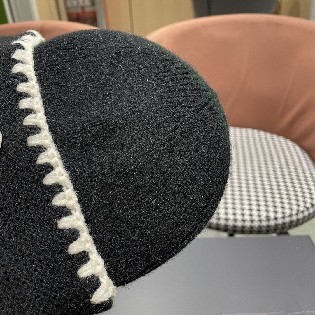  MONCLER（蒙口）韩系氛围高级感针织帽子女秋冬
时尚毛线帽宽松显脸小套头冷帽