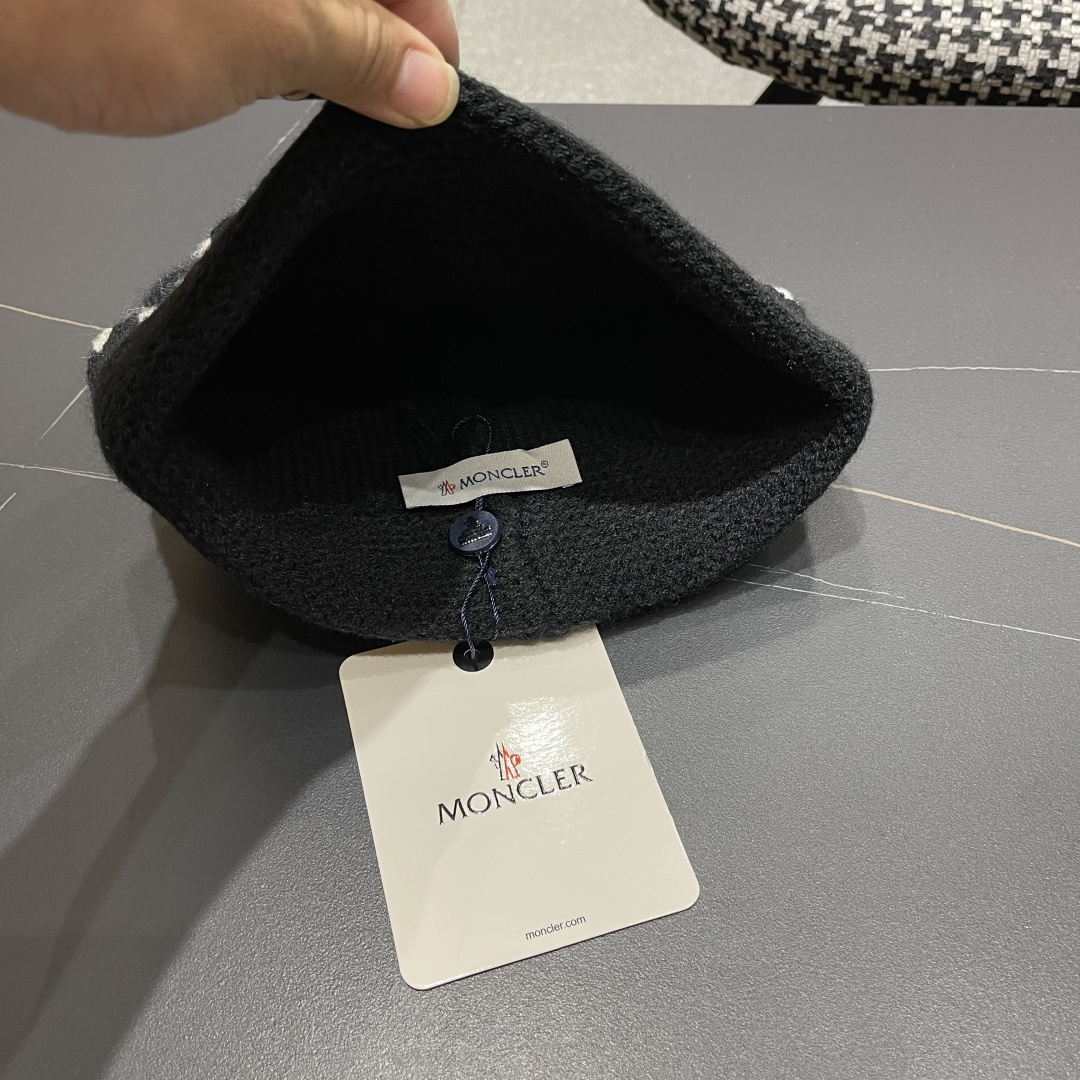  MONCLER（蒙口）韩系氛围高级感针织帽子女秋冬
时尚毛线帽宽松显脸小套头冷帽