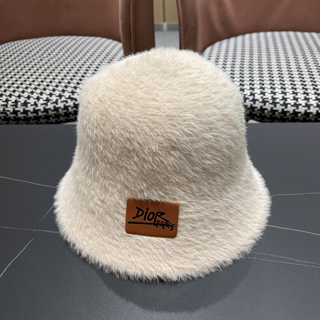 。DIOR迪奥2025冬新款毛绒绒水桶帽女秋冬季保暖显脸小时尚毛绒渔夫帽子潮