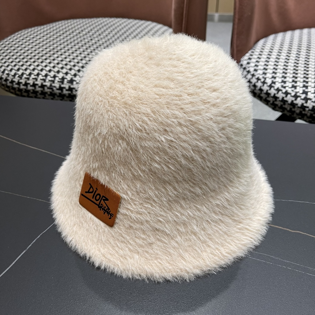 。DIOR迪奥2025冬新款毛绒绒水桶帽女秋冬季保暖显脸小时尚毛绒渔夫帽子潮