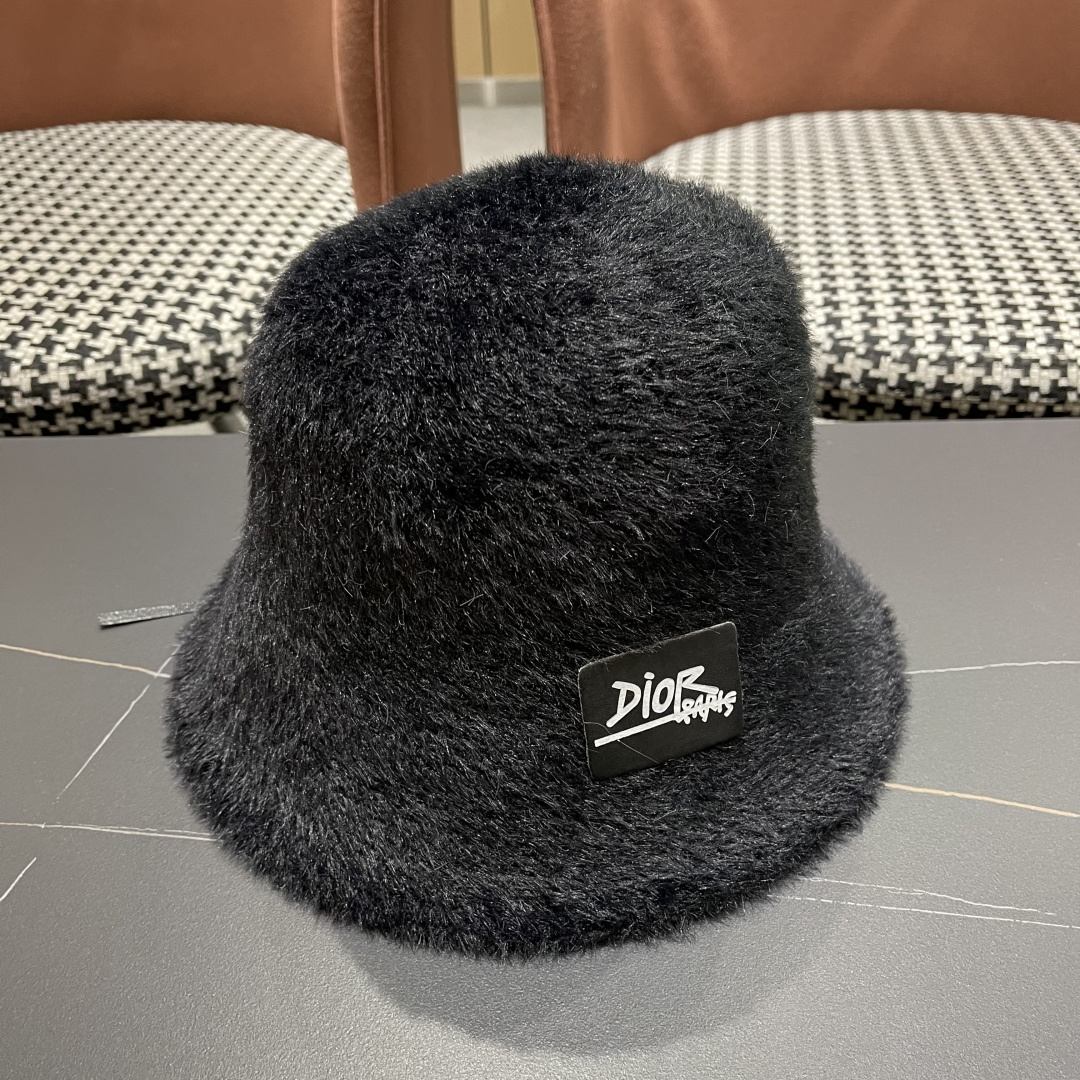 。DIOR迪奥2025冬新款毛绒绒水桶帽女秋冬季保暖显脸小时尚毛绒渔夫帽子潮