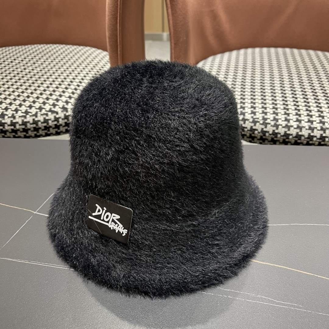 。DIOR迪奥2025冬新款毛绒绒水桶帽女秋冬季保暖显脸小时尚毛绒渔夫帽子潮