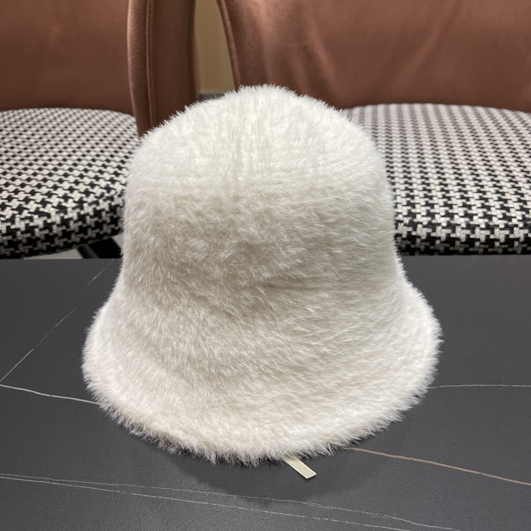 。DIOR迪奥2025冬新款毛绒绒水桶帽女秋冬季保暖显脸小时尚毛绒渔夫帽子潮