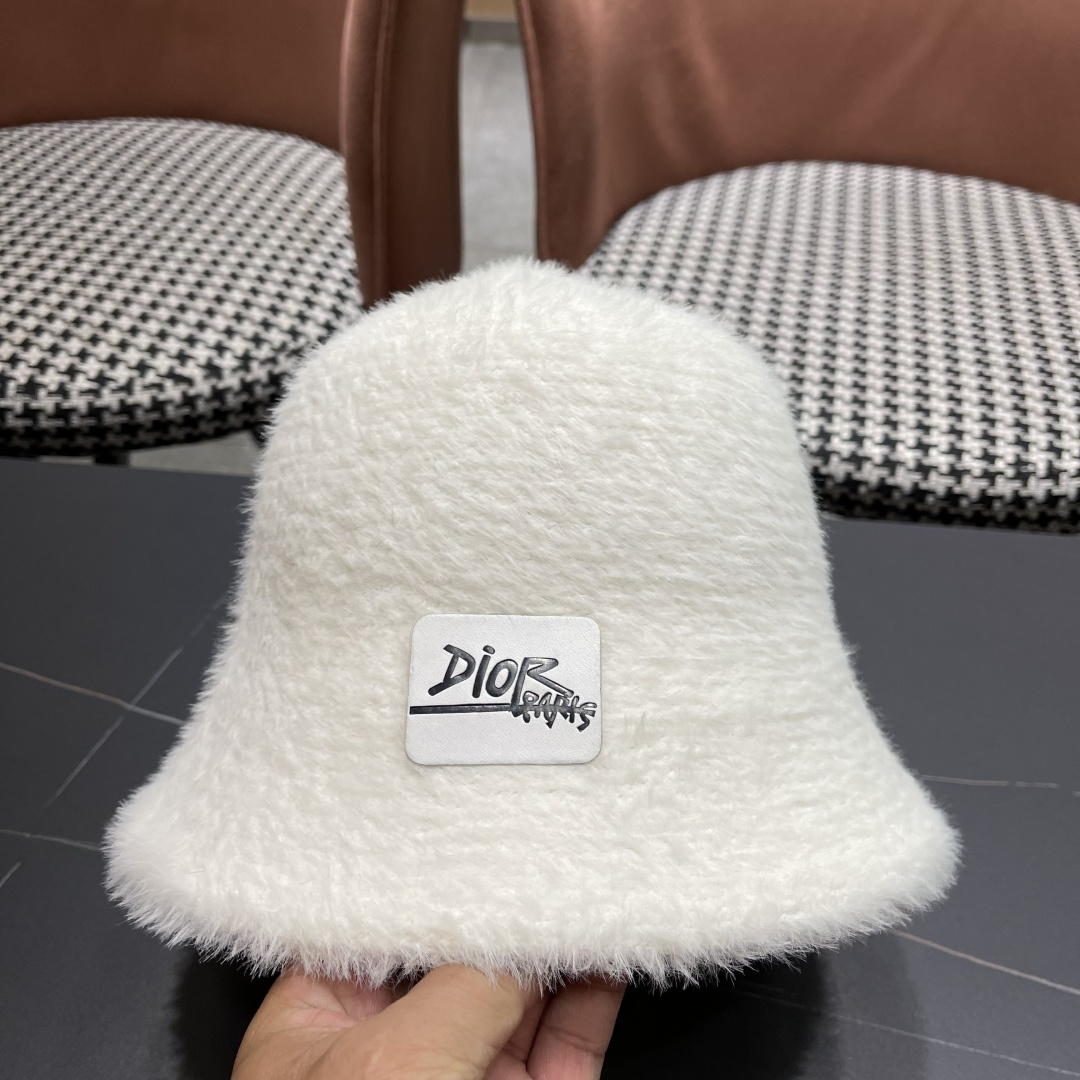 。DIOR迪奥2025冬新款毛绒绒水桶帽女秋冬季保暖显脸小时尚毛绒渔夫帽子潮