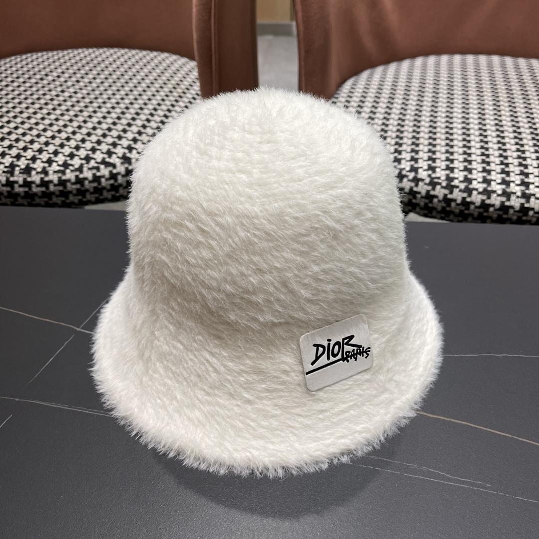 。DIOR迪奥2025冬新款毛绒绒水桶帽女秋冬季保暖显脸小时尚毛绒渔夫帽子潮