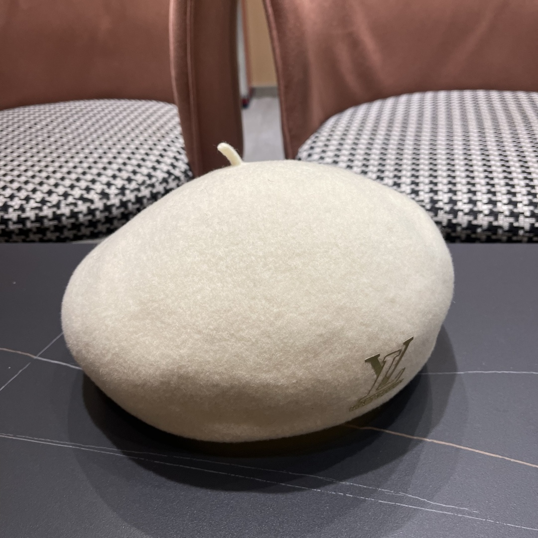  上新ꫛꫀꪝ ❥——❤
Louis Vuitton路易威登，新款羊羔毛贝雷帽质量超赞👍