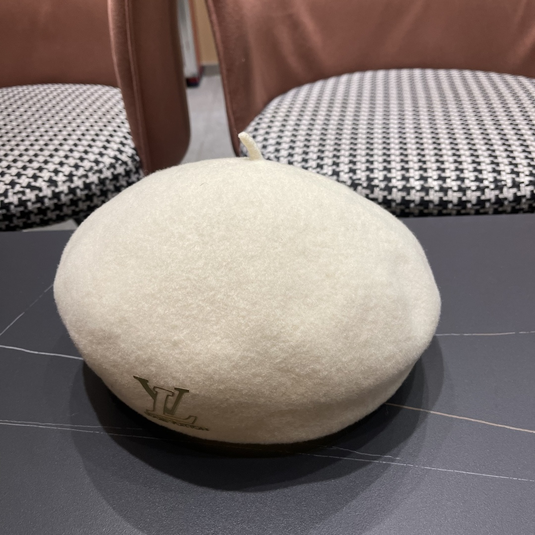  上新ꫛꫀꪝ ❥——❤
Louis Vuitton路易威登，新款羊羔毛贝雷帽质量超赞👍