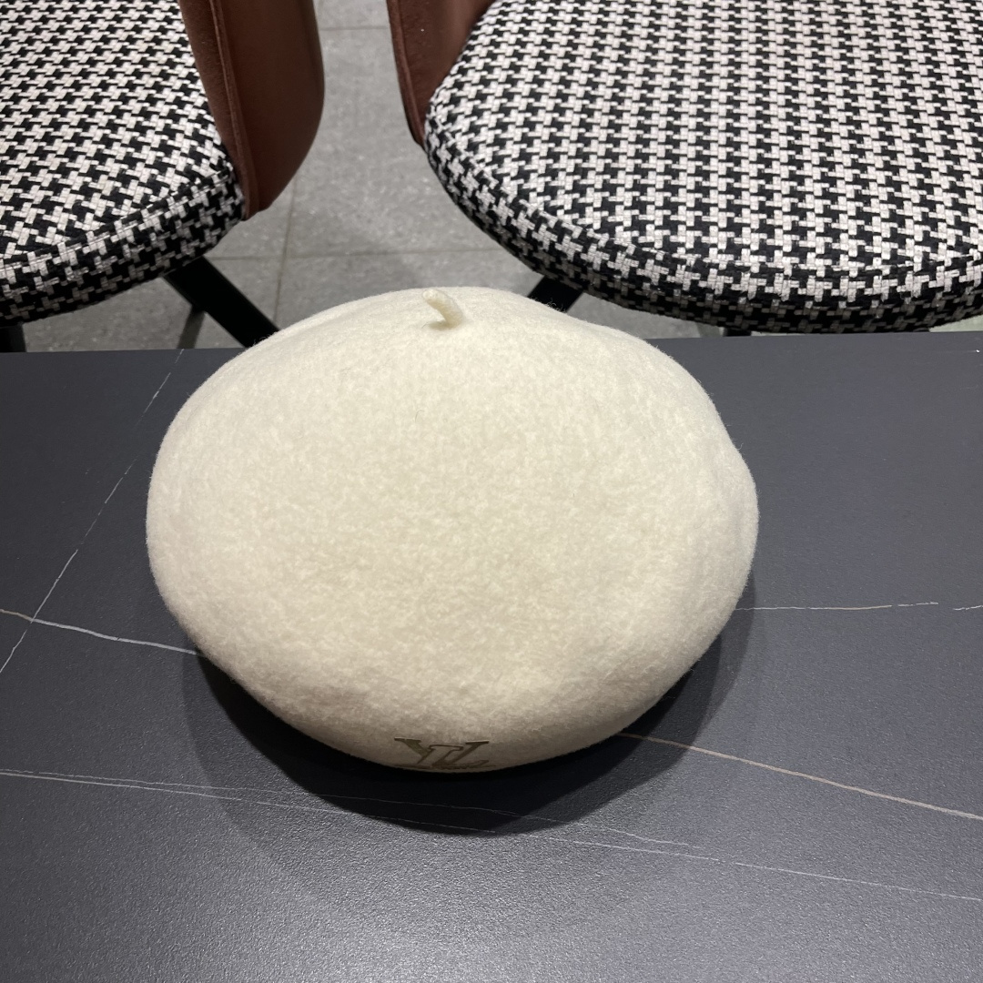  上新ꫛꫀꪝ ❥——❤
Louis Vuitton路易威登，新款羊羔毛贝雷帽质量超赞👍