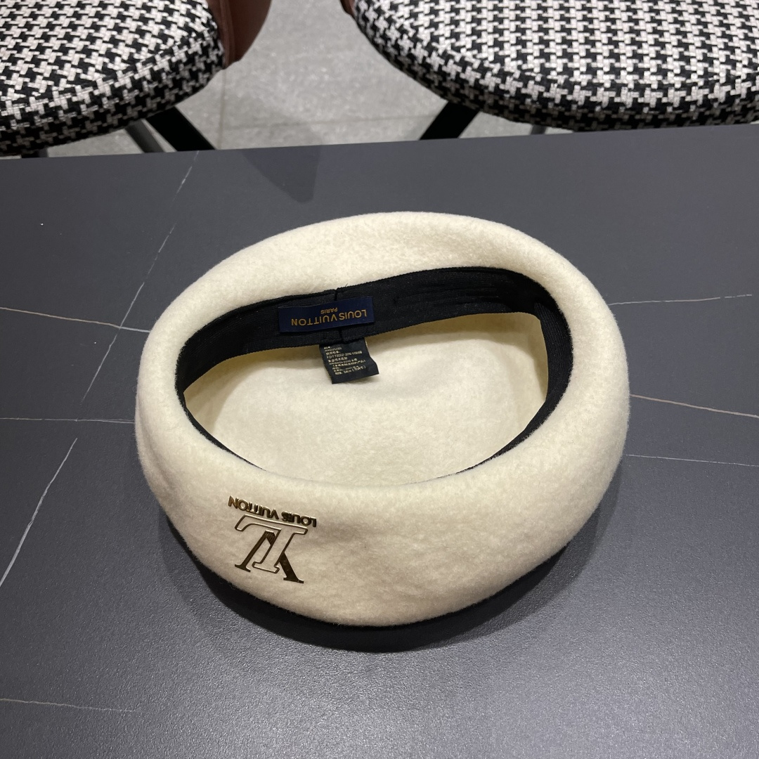  上新ꫛꫀꪝ ❥——❤
Louis Vuitton路易威登，新款羊羔毛贝雷帽质量超赞👍
