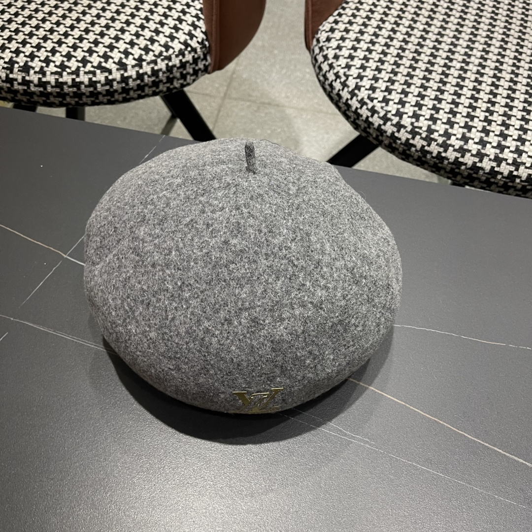  上新ꫛꫀꪝ ❥——❤
Louis Vuitton路易威登，新款羊羔毛贝雷帽质量超赞👍