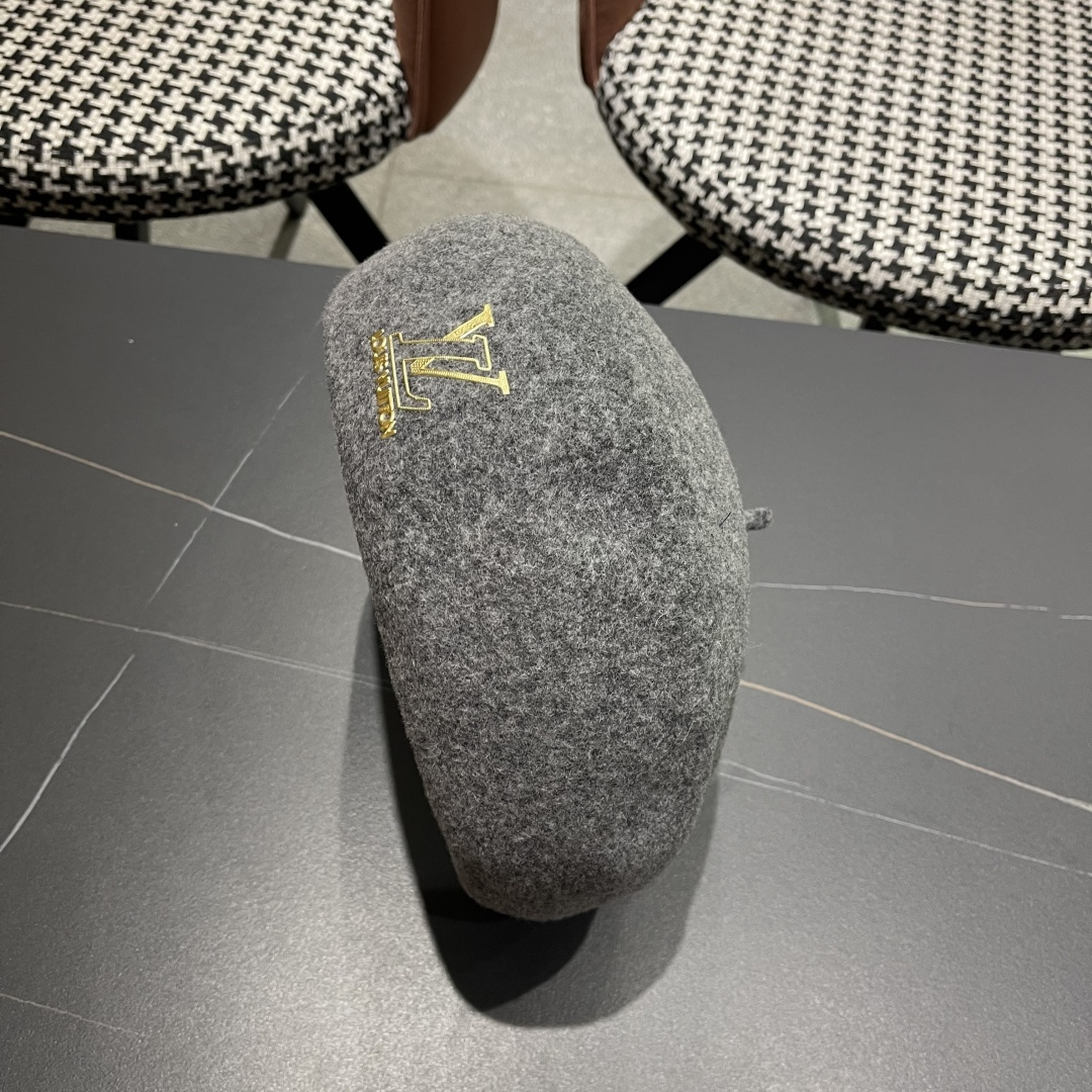  上新ꫛꫀꪝ ❥——❤
Louis Vuitton路易威登，新款羊羔毛贝雷帽质量超赞👍