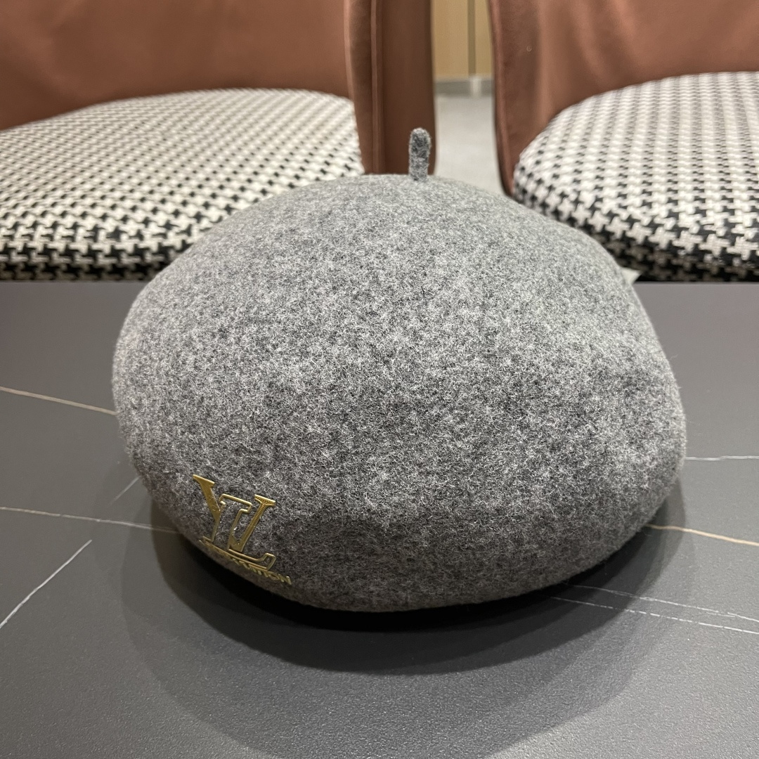  上新ꫛꫀꪝ ❥——❤
Louis Vuitton路易威登，新款羊羔毛贝雷帽质量超赞👍