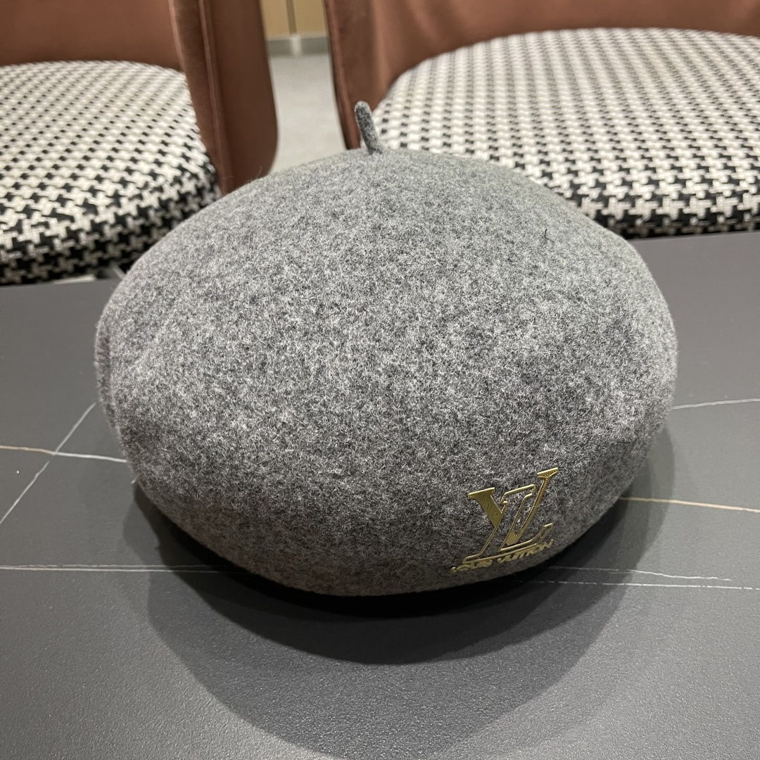  上新ꫛꫀꪝ ❥——❤
Louis Vuitton路易威登，新款羊羔毛贝雷帽质量超赞👍