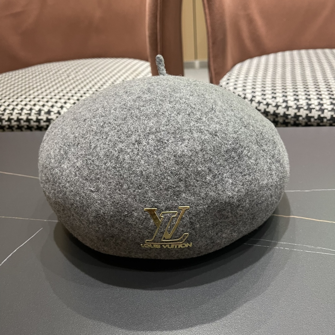  上新ꫛꫀꪝ ❥——❤
Louis Vuitton路易威登，新款羊羔毛贝雷帽质量超赞👍