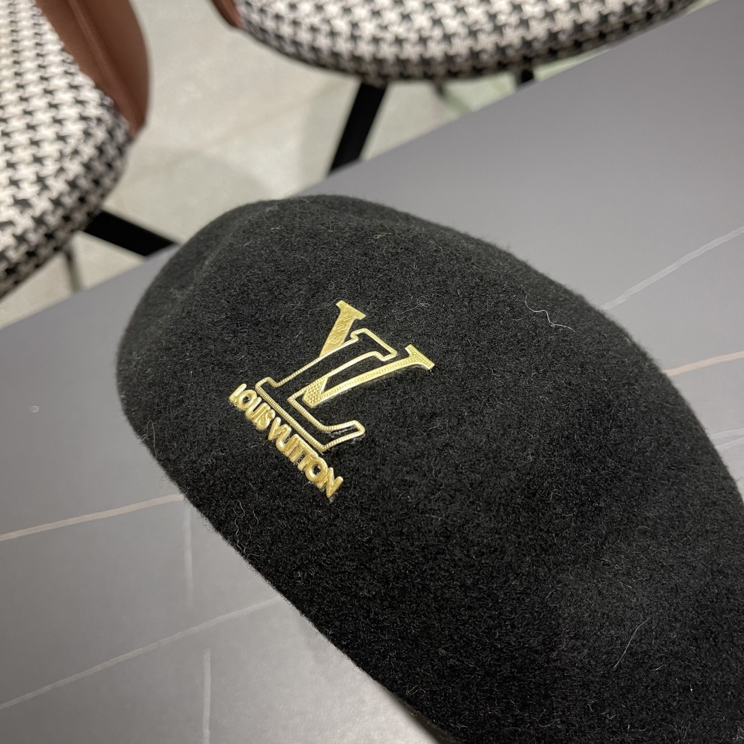  上新ꫛꫀꪝ ❥——❤
Louis Vuitton路易威登，新款羊羔毛贝雷帽质量超赞👍