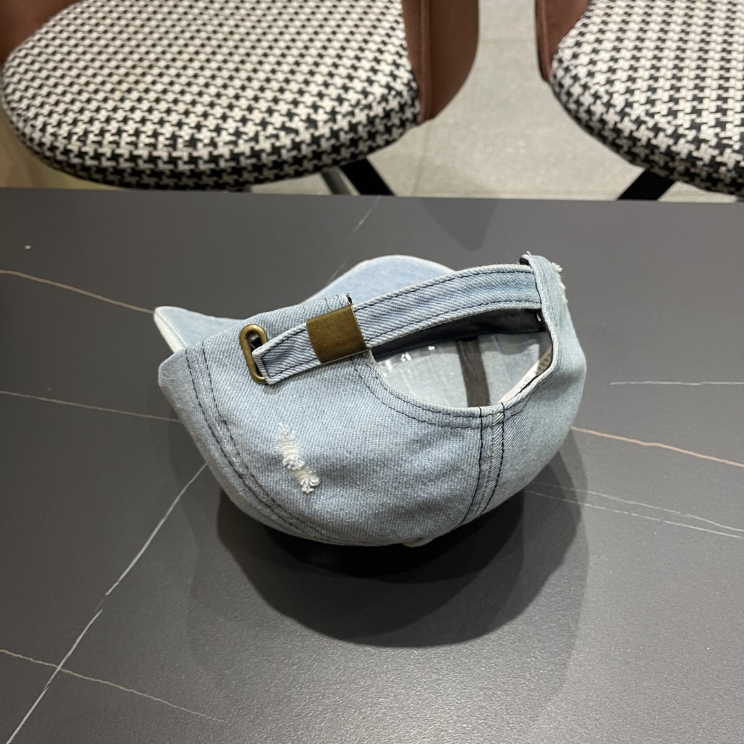  【CELINE赛琳】新款破洞牛仔棒球帽🧢，出街必备超好搭配，赶紧入手！