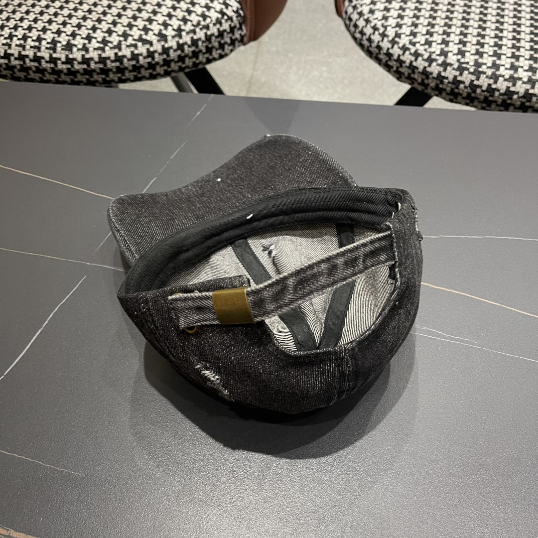  【CELINE赛琳】新款破洞牛仔棒球帽🧢，出街必备超好搭配，赶紧入手！