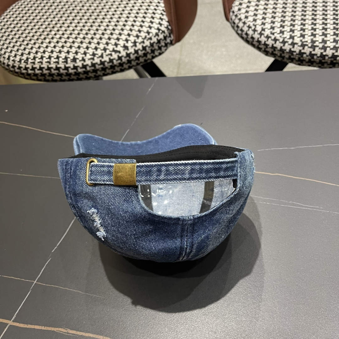  【CELINE赛琳】新款破洞牛仔棒球帽🧢，出街必备超好搭配，赶紧入手！