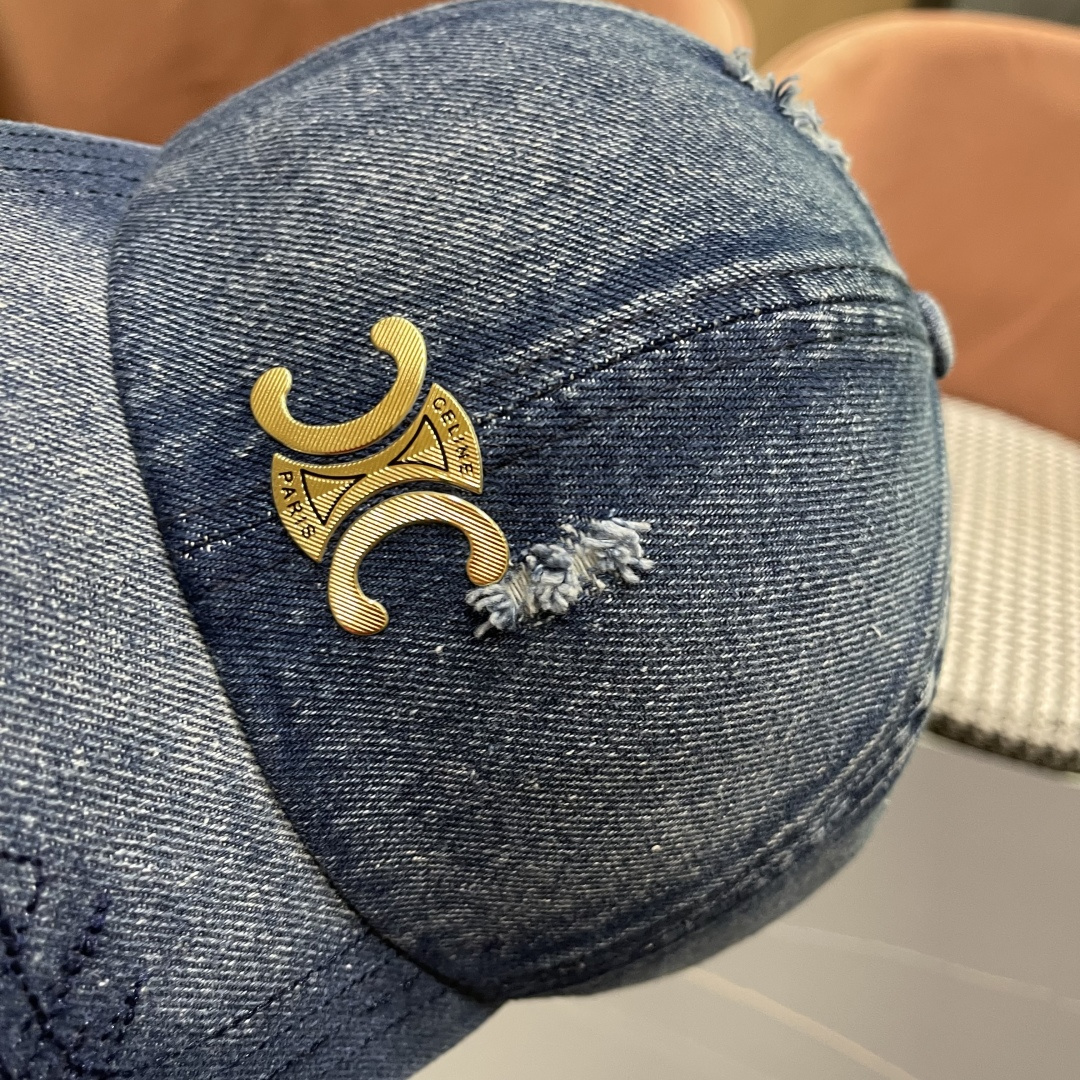  【CELINE赛琳】新款破洞牛仔棒球帽🧢，出街必备超好搭配，赶紧入手！