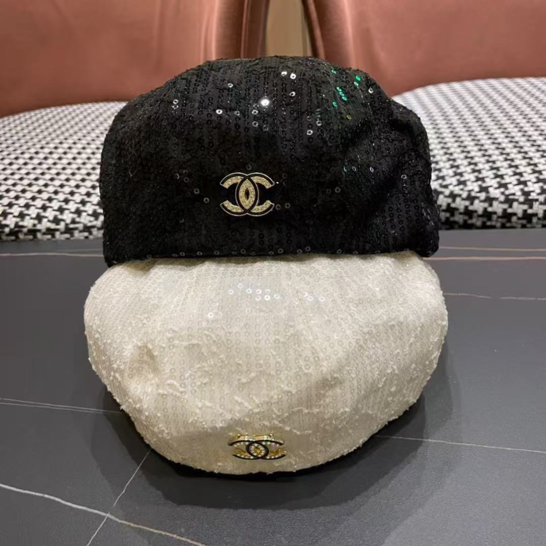  Chanel 香奈儿*早秋贝雷帽不得不爱的贝雷帽
基础百搭的纯色系~超经典的贝雷版型
拗造型的神器！