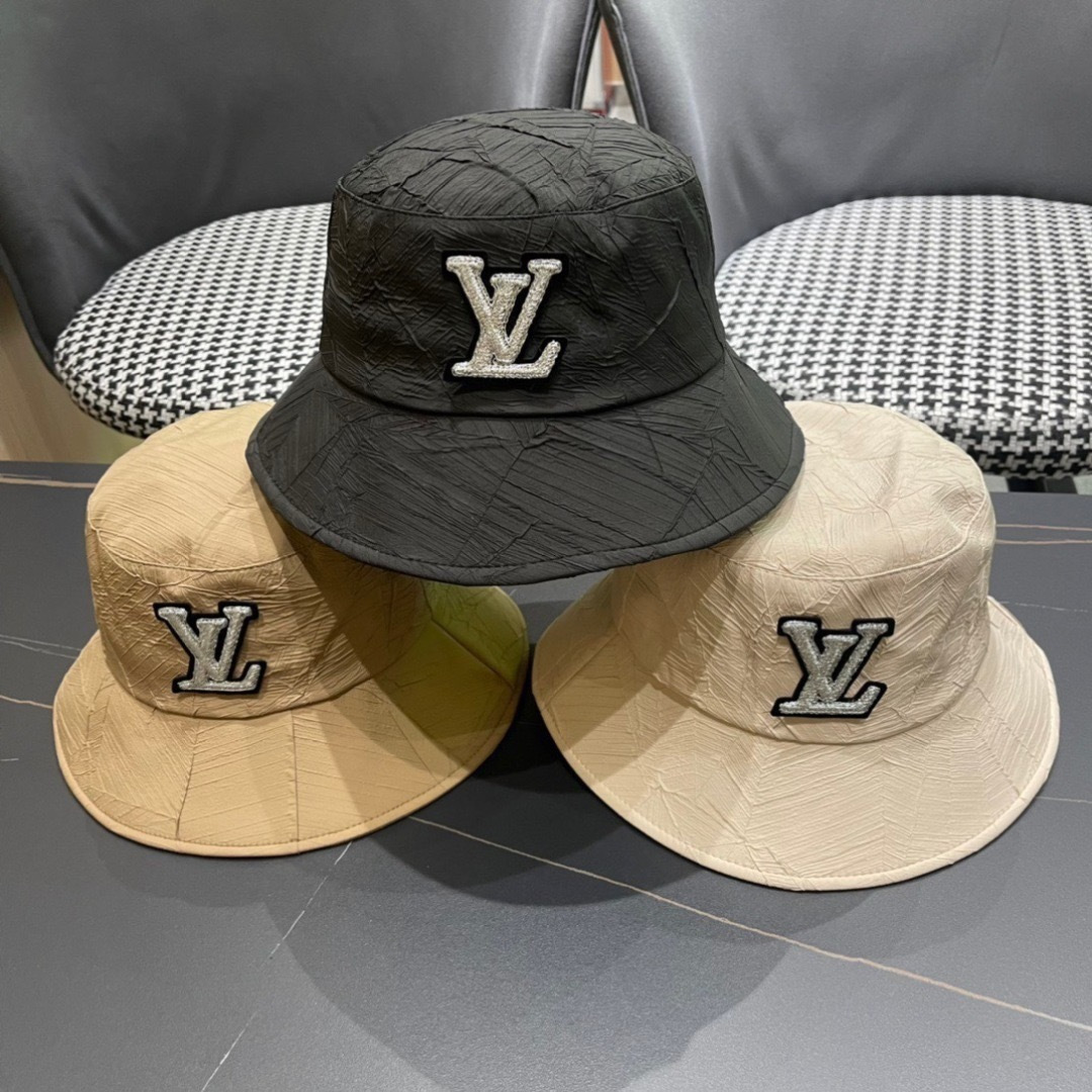  lv路易威登LouisVuitton😍LV春新款渔夫帽
经典款超轻！
男女同款 色系很百搭🤞🏻

