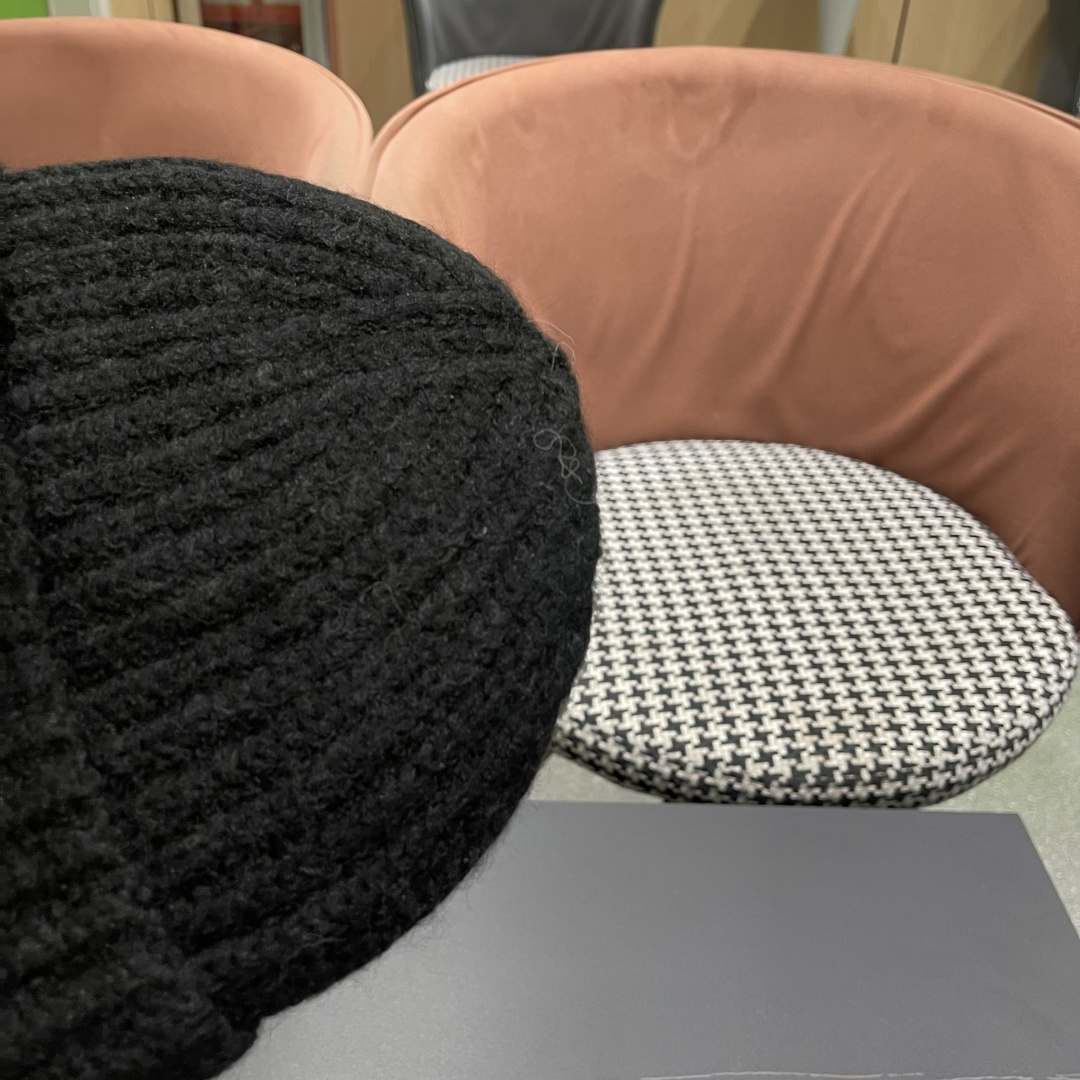  蒙口Moncler盟可睐💥2025官网经典针织帽，原单复刻.非常柔软亲肤，弹性很好💓有质感又非常百搭的