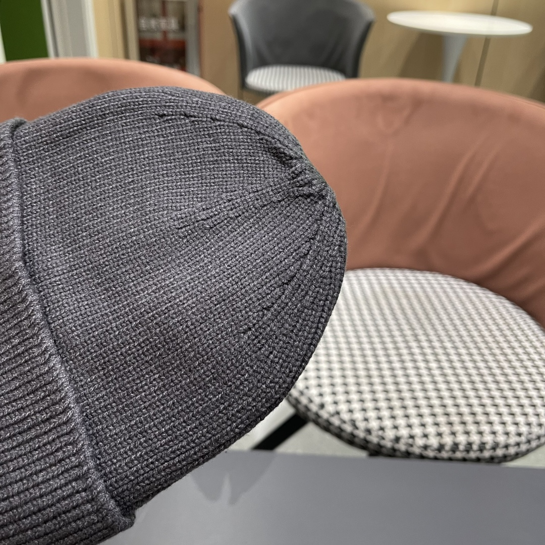  【CELINE赛琳】2025秋冬大牌logo针织毛线帽，百搭单品