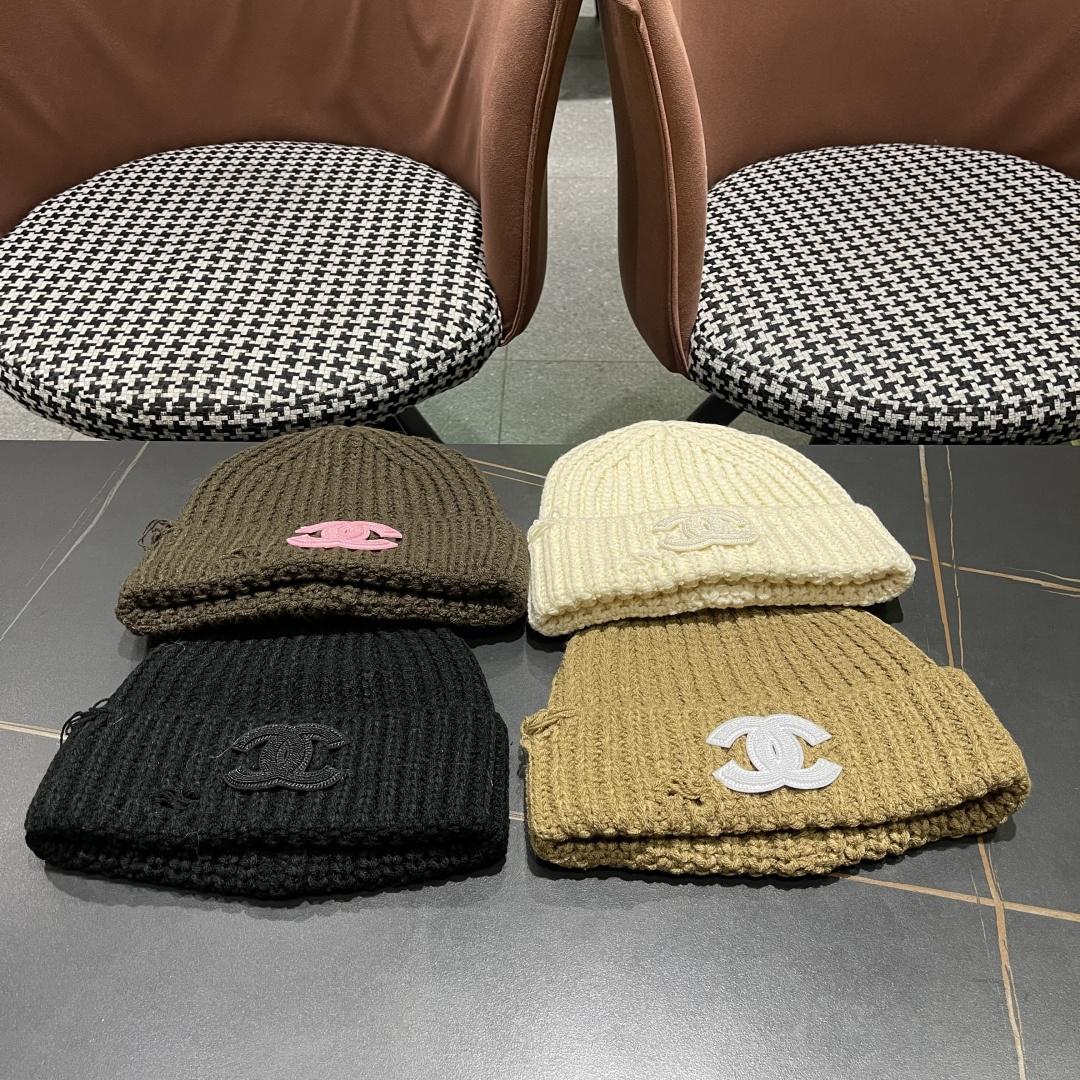  香奈儿 秋冬新款针织毛线帽这也太可爱了！
冬天必备保暖护耳
