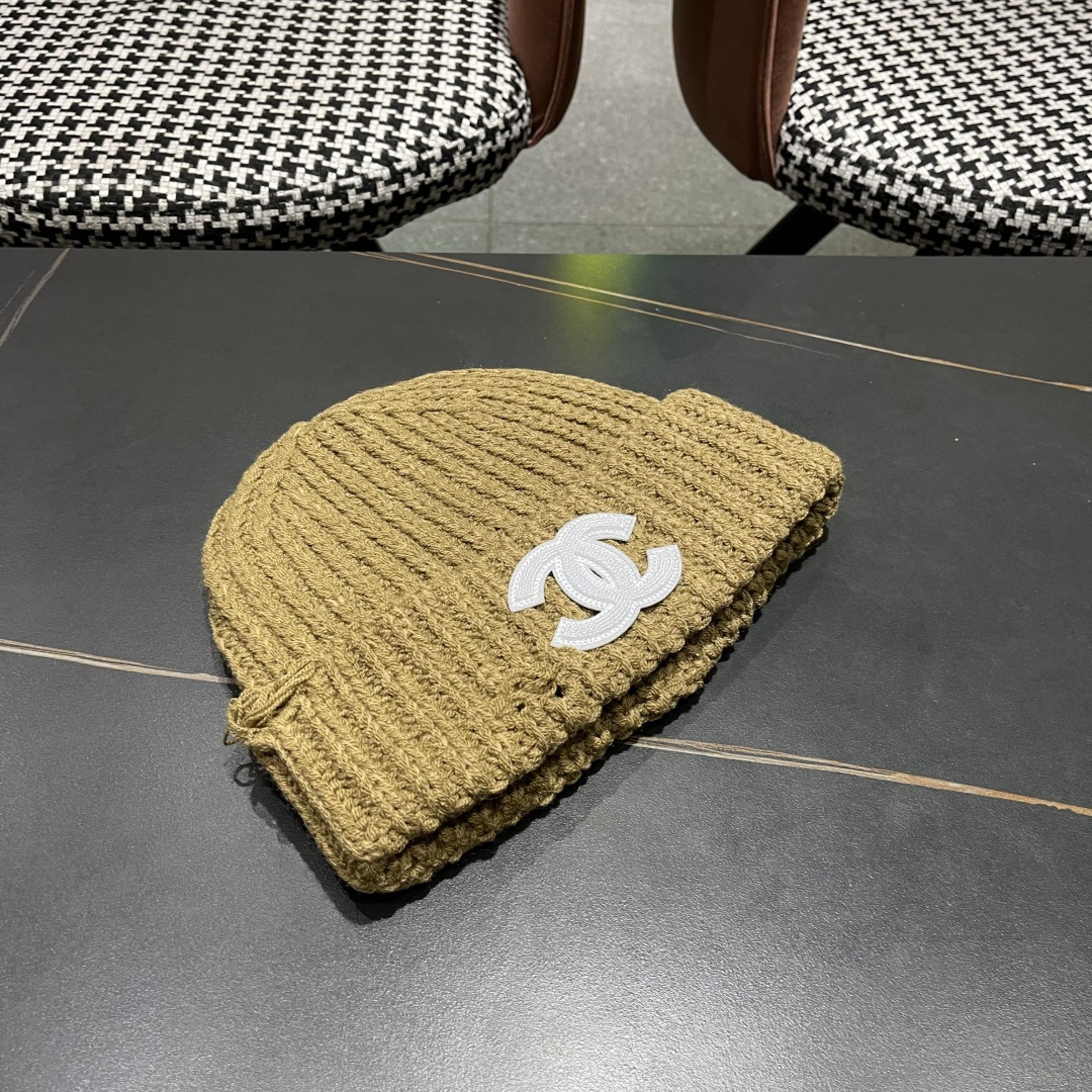  香奈儿 秋冬新款针织毛线帽这也太可爱了！
冬天必备保暖护耳
