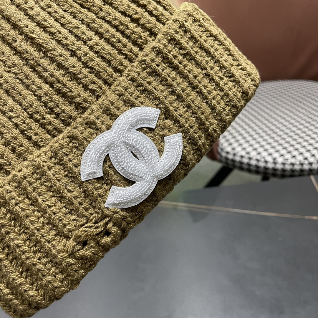  香奈儿 秋冬新款针织毛线帽这也太可爱了！
冬天必备保暖护耳
