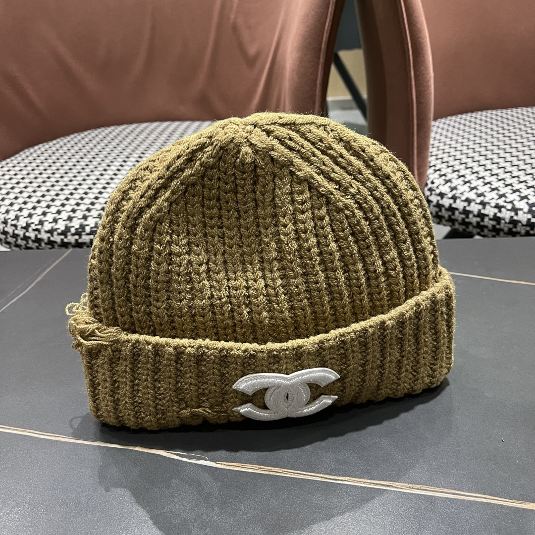  香奈儿 秋冬新款针织毛线帽这也太可爱了！
冬天必备保暖护耳
