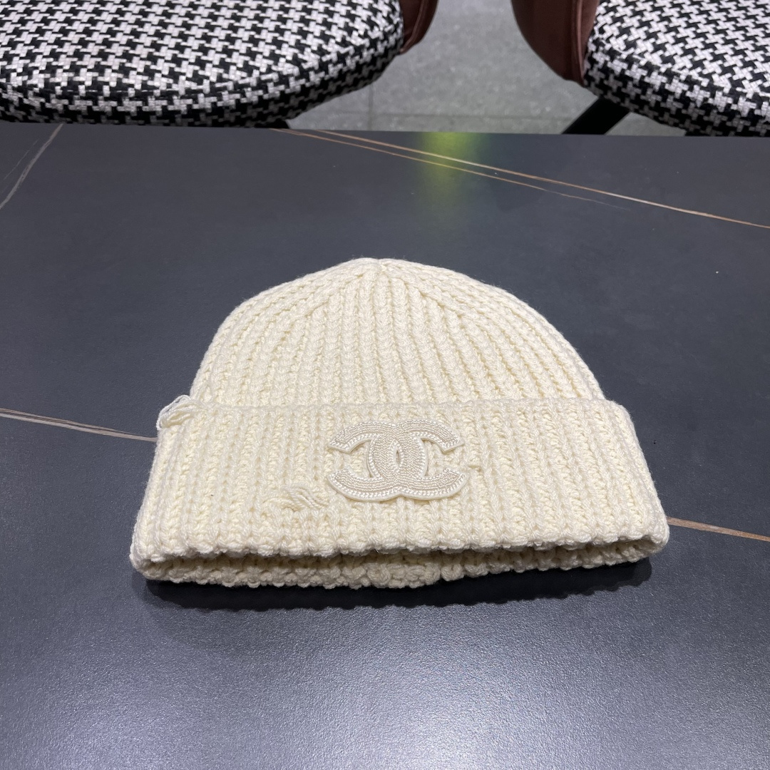  香奈儿 秋冬新款针织毛线帽这也太可爱了！
冬天必备保暖护耳
