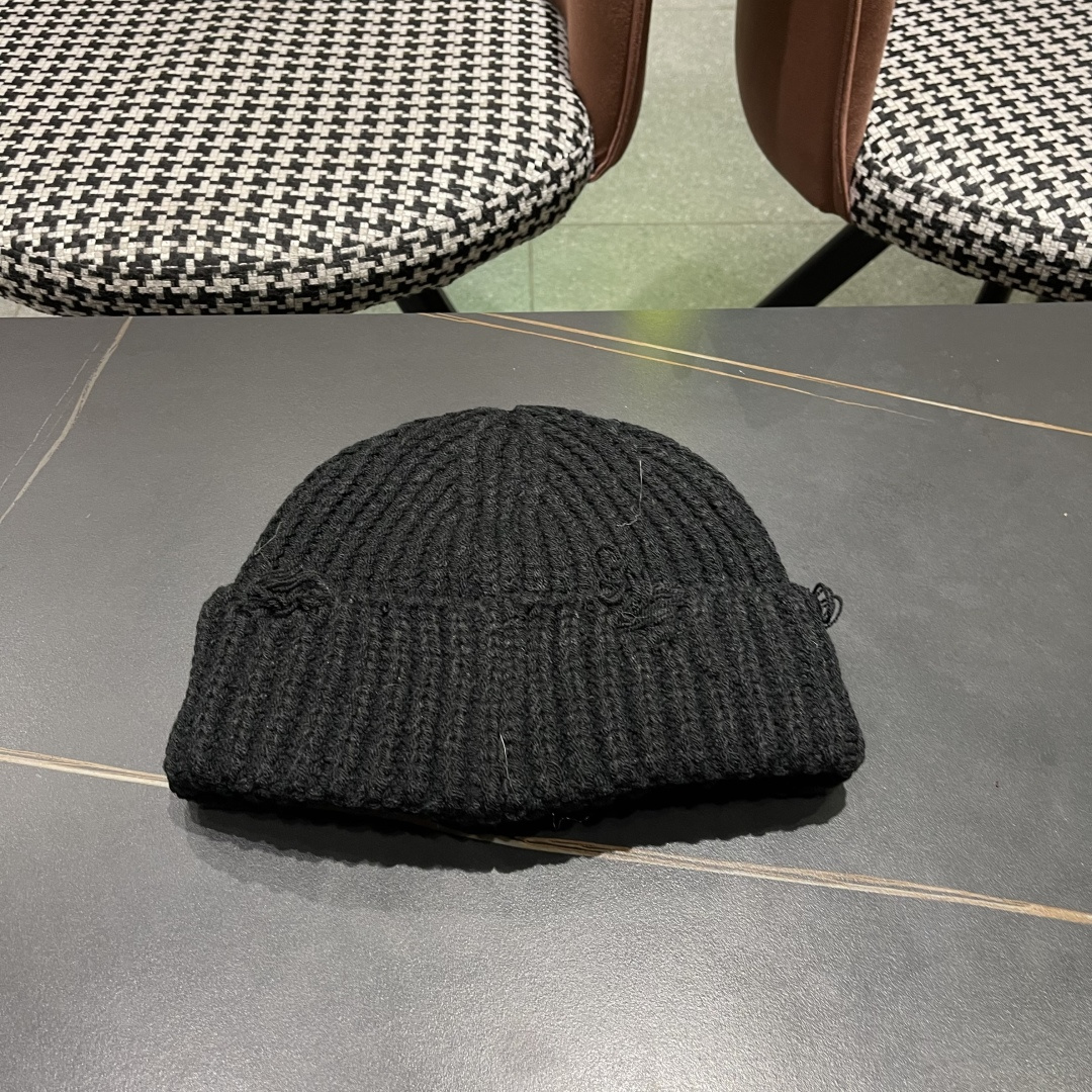  香奈儿 秋冬新款针织毛线帽这也太可爱了！
冬天必备保暖护耳
