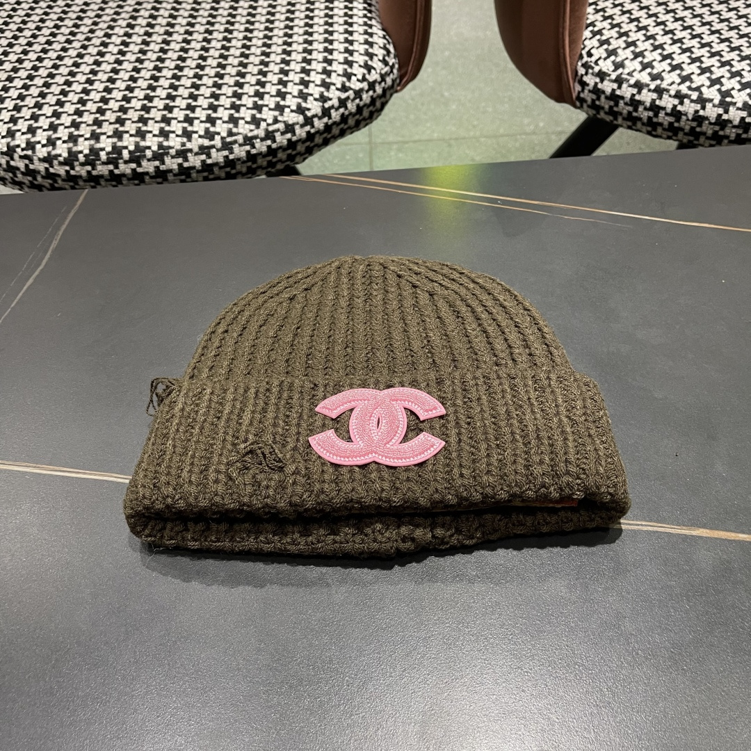  香奈儿 秋冬新款针织毛线帽这也太可爱了！
冬天必备保暖护耳
