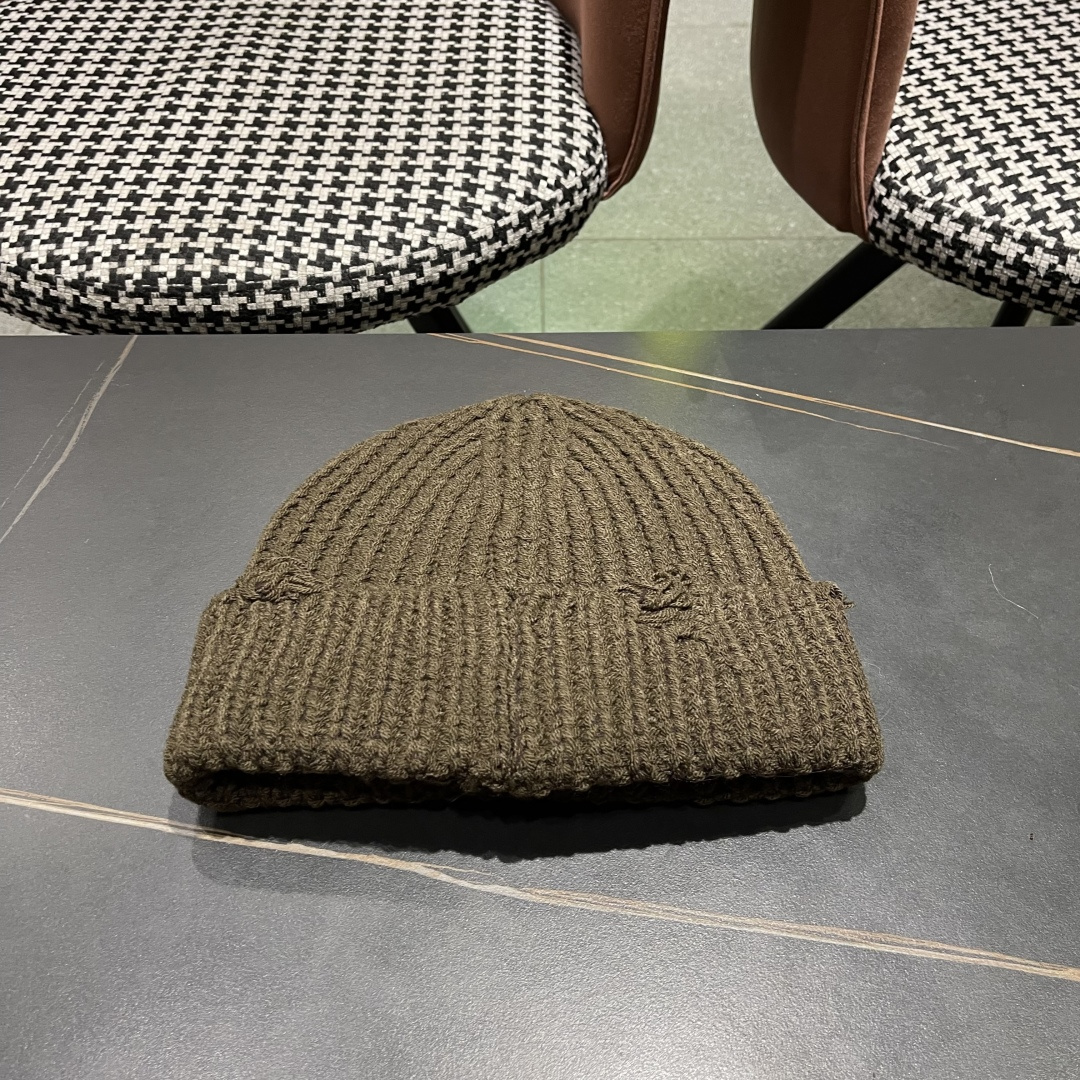  香奈儿 秋冬新款针织毛线帽这也太可爱了！
冬天必备保暖护耳
