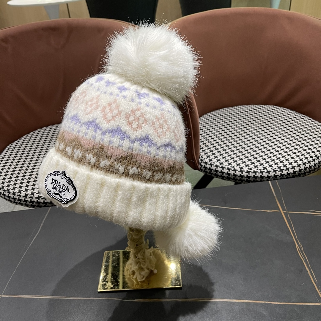  普拉达，毛线帽子加厚保暖护耳骑行防寒套头雷锋帽
2025新款针织帽女秋冬季