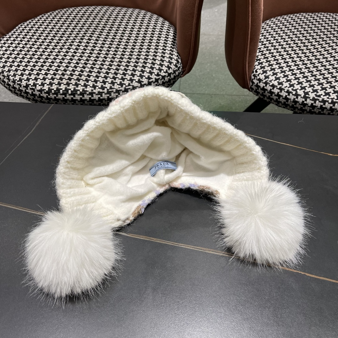  普拉达，毛线帽子加厚保暖护耳骑行防寒套头雷锋帽
2025新款针织帽女秋冬季