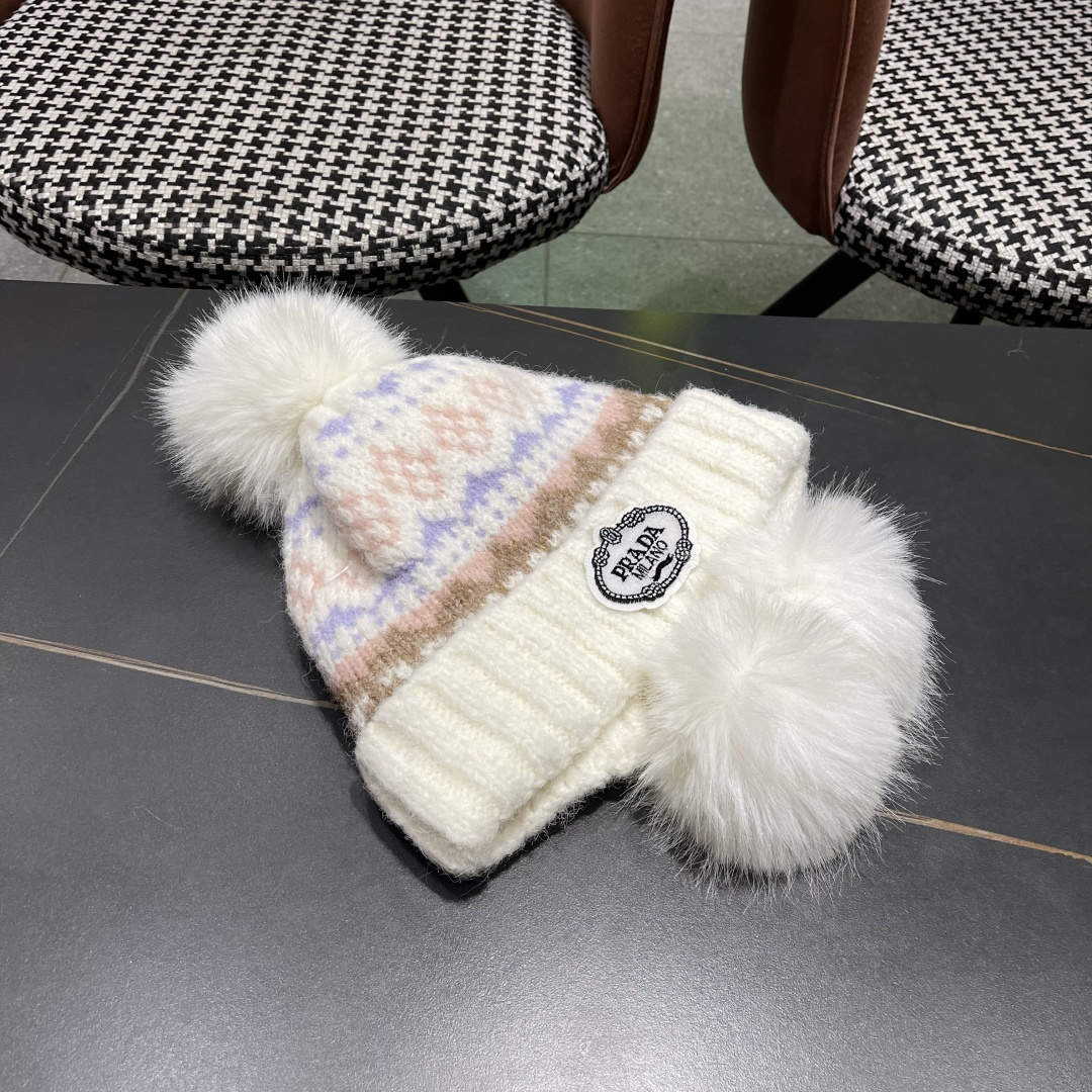  普拉达，毛线帽子加厚保暖护耳骑行防寒套头雷锋帽
2025新款针织帽女秋冬季