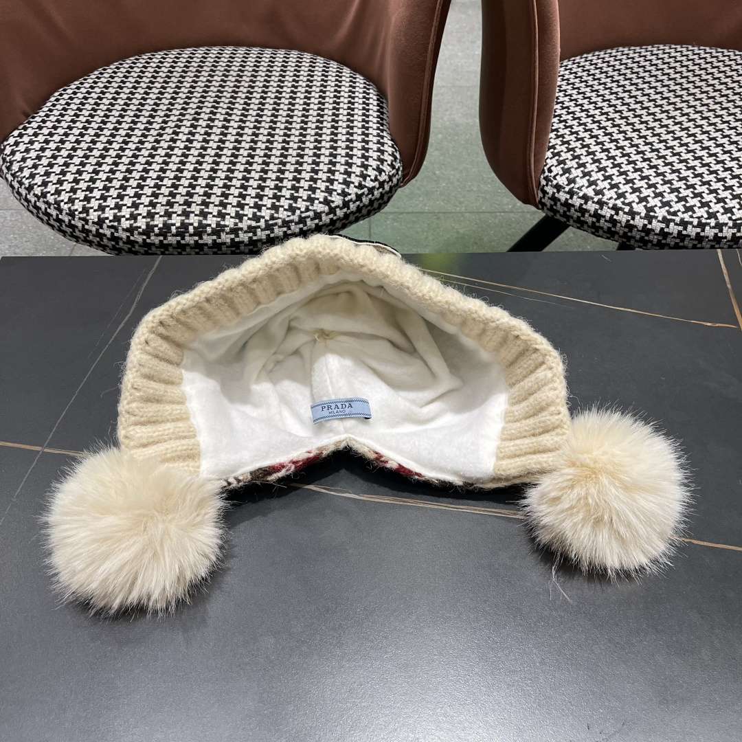  普拉达，毛线帽子加厚保暖护耳骑行防寒套头雷锋帽
2025新款针织帽女秋冬季